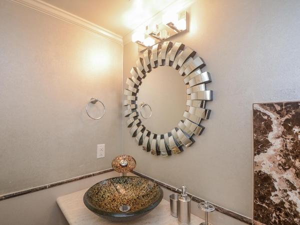 Houston Towers, Downtown Med Ctr, NRG, Adults only : photo 7 de la chambre hébergement refuge urbain 