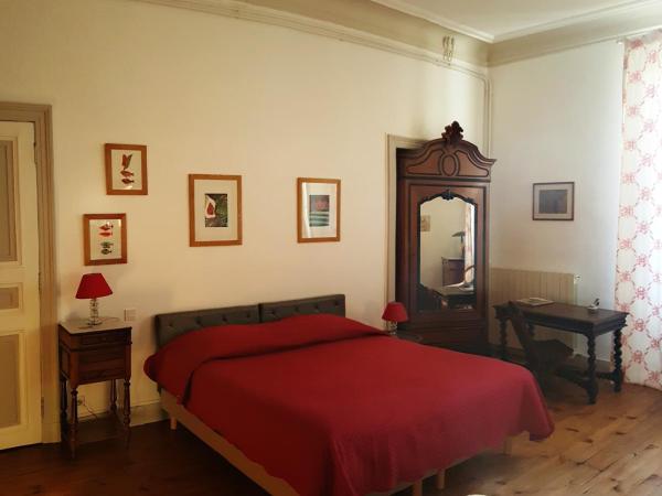 Villa Dampierre : photo 2 de la chambre chambre double ou lits jumeaux deluxe ? vue sur jardin