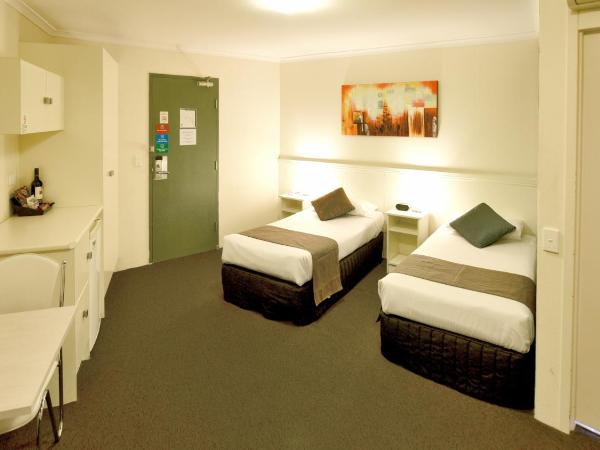 Atlantic Tower Motor Inn : photo 1 de la chambre chambre lits jumeaux avec balcon