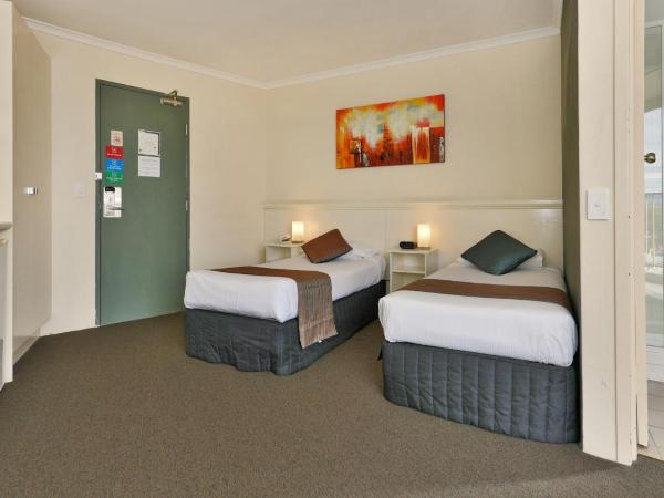 Atlantic Tower Motor Inn : photo 7 de la chambre chambre lits jumeaux avec balcon