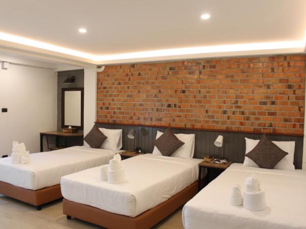 The Old City Wall Inn : photo 1 de la chambre chambre triple supérieure