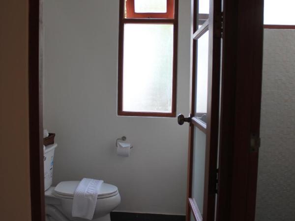 The Old City Wall Inn : photo 3 de la chambre chambre triple supérieure