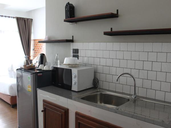 The Old City Wall Inn : photo 6 de la chambre chambre familiale avec salle de bains