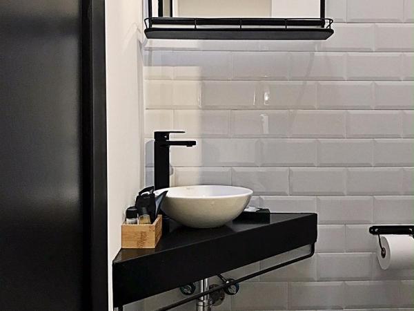 LaNave : photo 5 de la chambre chambre lits jumeaux avec salle de bains privative