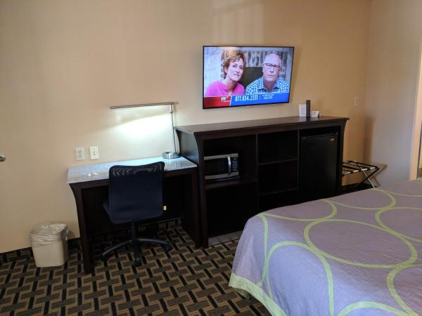 Super 8 by Wyndham Houston/Willowbrook Hwy 249 : photo 3 de la chambre chambre lit king-size - non-fumeurs
