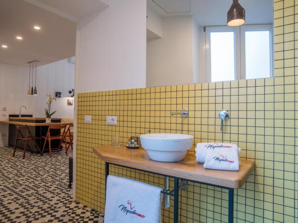 Napoliamo Guest House : photo 10 de la chambre chambre quadruple