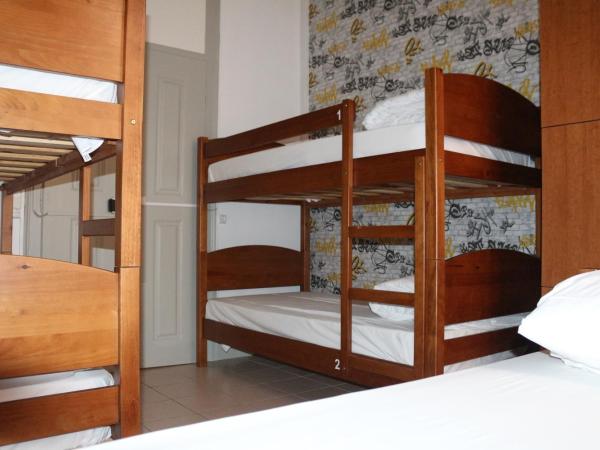 Meeting Hostel : photo 6 de la chambre lit simple dans dortoir à 6 lits