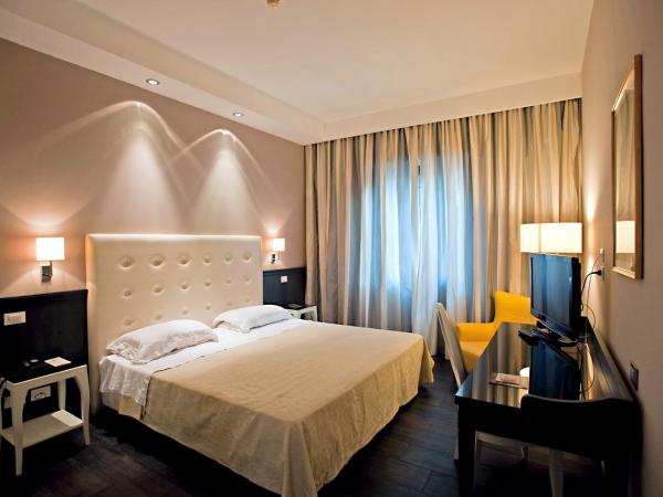 Hotel Mediterraneo : photo 3 de la chambre chambre double ou lits jumeaux supérieure