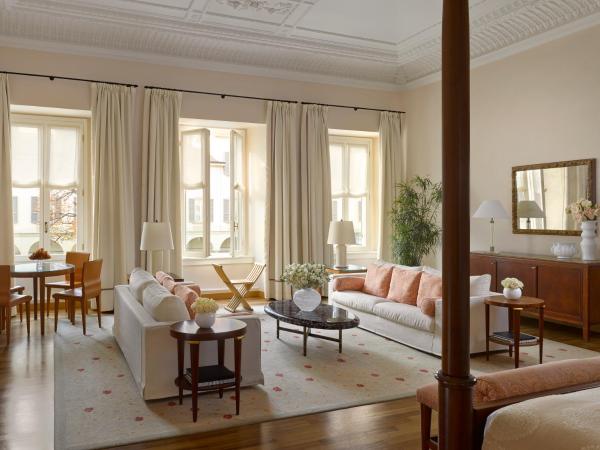 Four Seasons Hotel Milano : photo 6 de la chambre suite renaissance lit king-size