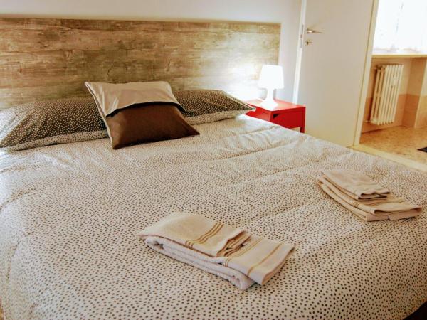 B&B Mameli 41 : photo 3 de la chambre chambre double ou lits jumeaux avec salle de bains privative