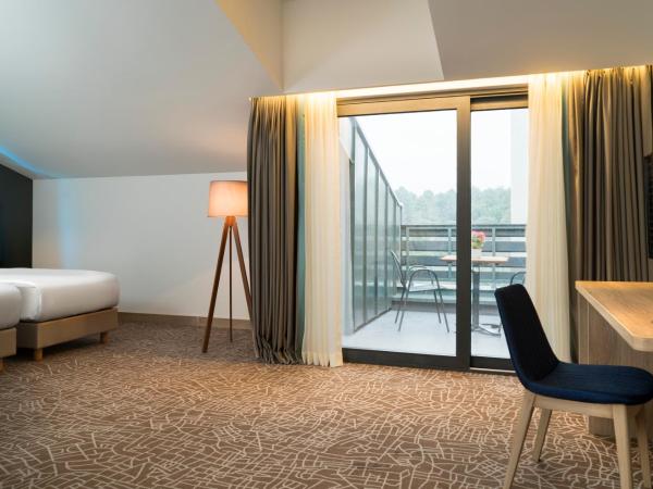 Park Inn by Radisson Istanbul Airport Odayeri : photo 6 de la chambre chambre supérieure avec balcon - vue sur forêt