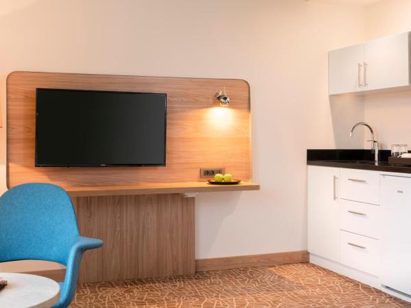 Park Inn by Radisson Istanbul Airport Odayeri : photo 10 de la chambre suite junior avec vue sur la forêt