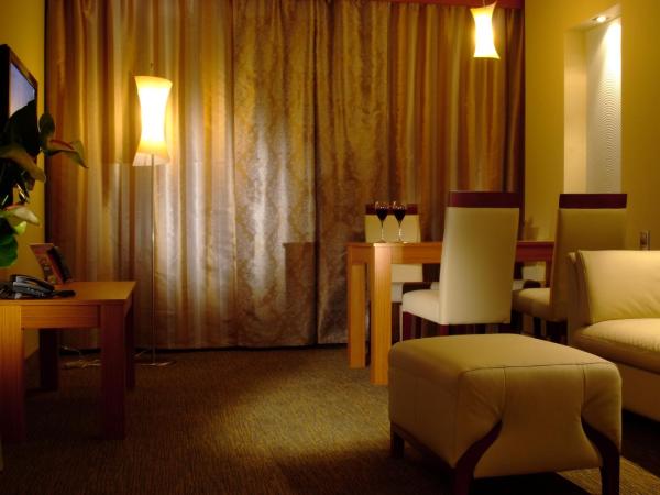 Hotel HP Park Poznań Malta Sport : photo 1 de la chambre appartement (1 lit queen-size) avec vue sur le lac