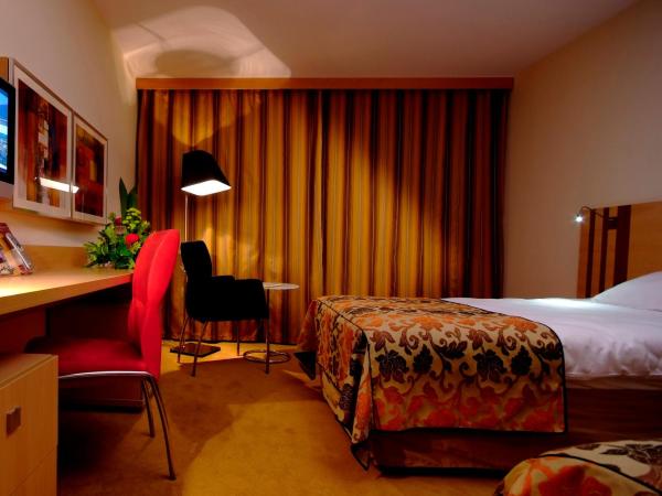 Hotel HP Park Poznań Malta Sport : photo 4 de la chambre chambre lits jumeaux - vue sur lac