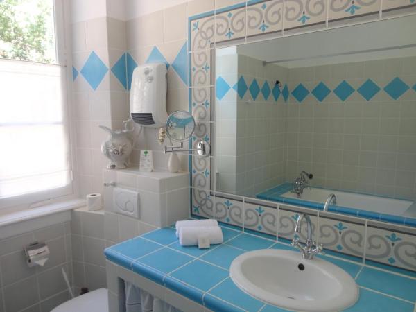 Hôtel l'Orangeraie : photo 2 de la chambre chambre triple côté colline