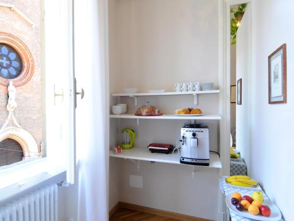 B&B Cangrande di Danese-Viviani : photo 9 de la chambre chambre double ou lits jumeaux avec salle de bains privative