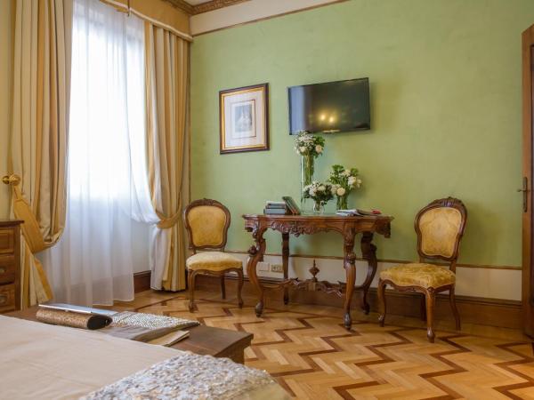 Due Torri Hotel : photo 2 de la chambre chambre deluxe double ou lits jumeaux