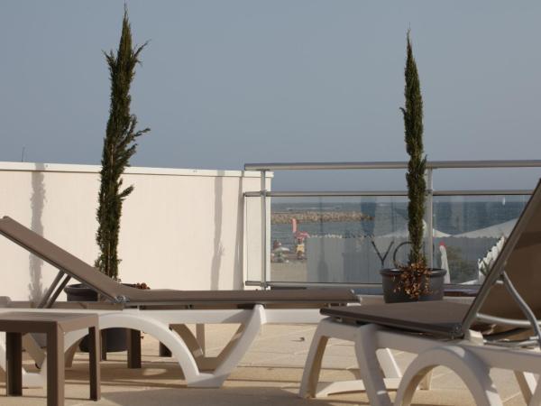 Résidence Coté Mer : photo 2 de la chambre appartement 2 chambres avec terrasse et vue sur la mer