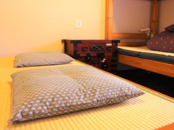 K's House Tokyo Oasis - Quality Hostel in Asakusa : photo 8 de la chambre chambre lits jumeaux avec salle de bains privative