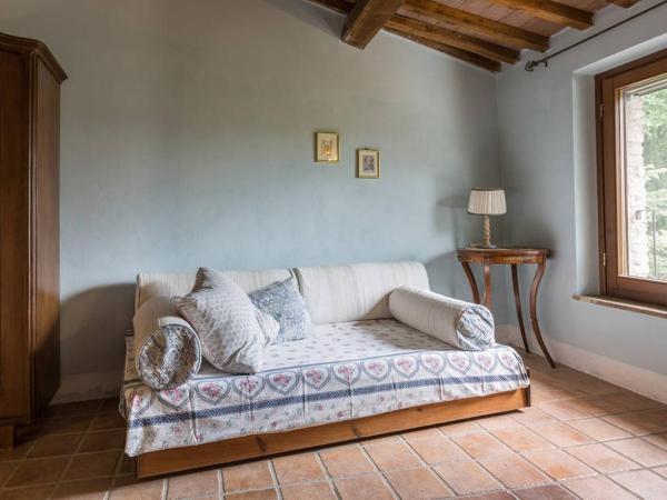 Agriturismo Il Poggio degli Scoiattoli : photo 2 de la chambre suite familiale