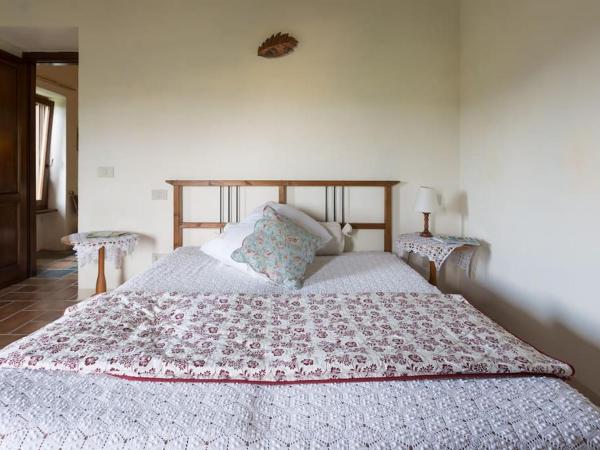 Agriturismo Il Poggio degli Scoiattoli : photo 4 de la chambre chambre familiale - vue sur jardin