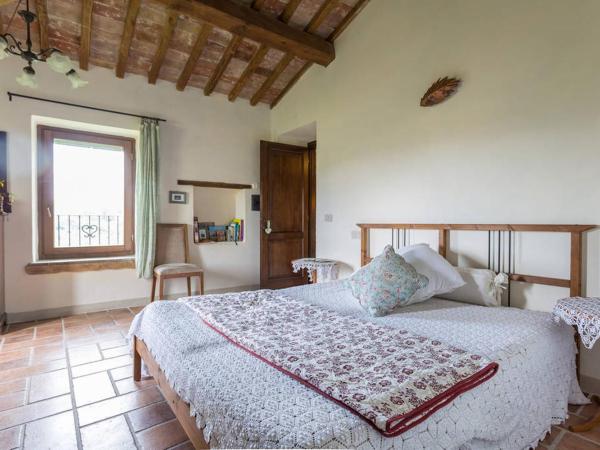 Agriturismo Il Poggio degli Scoiattoli : photo 5 de la chambre chambre familiale - vue sur jardin