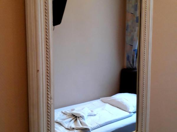 Hotel BELLEVUE am Kurfürstendamm : photo 1 de la chambre chambre simple Économique avec salle de bains commune