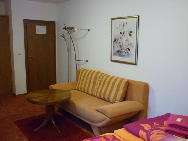 Penzion U Štoly Jáchymov : photo 5 de la chambre chambre double avec lit d'appoint