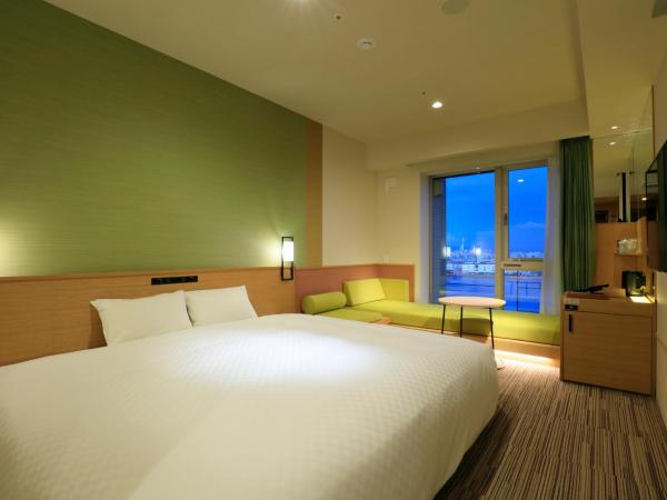 THE SINGULARI HOTEL & SKYSPA at UNIVERSAL STUDIOS JAPAN : photo 1 de la chambre chambre lit king-size supérieure avec canapé-lit - Étage supérieur - non-fumeurs - vue sur fleuve