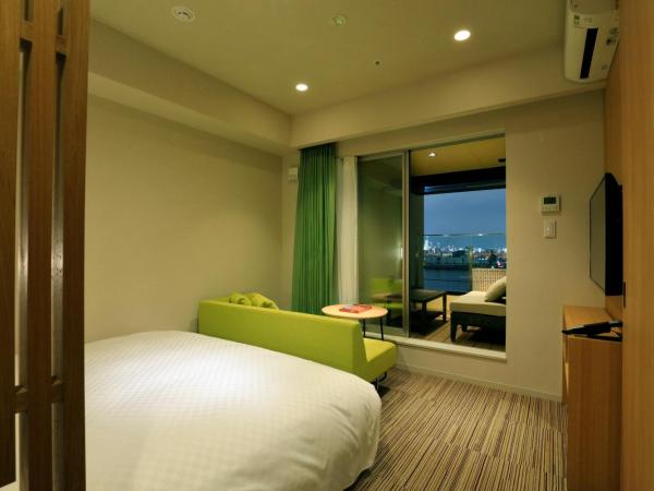 THE SINGULARI HOTEL & SKYSPA at UNIVERSAL STUDIOS JAPAN : photo 4 de la chambre suite lit king-size de luxe avec baignoire spa - non-fumeurs