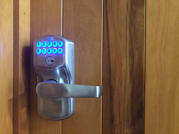 Visitor Room Self Check-in : photo 1 de la chambre chambre double avec toilettes communes