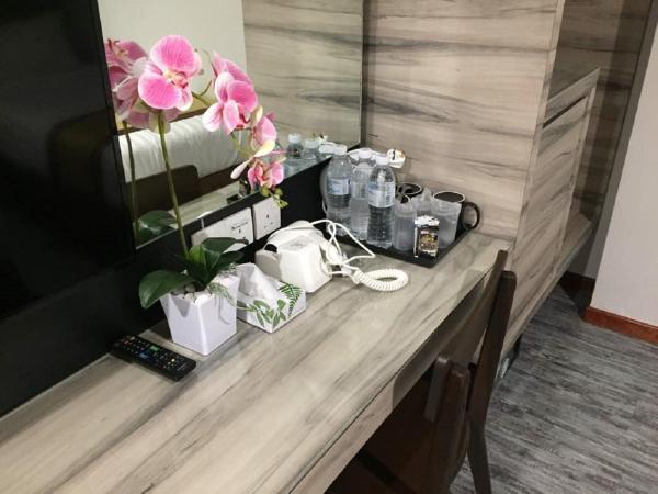 Meriton Inn : photo 3 de la chambre chambre lit king-size deluxe