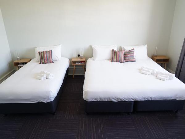 Rosehill Hotel : photo 4 de la chambre chambre triple supérieure avec salle de bains commune