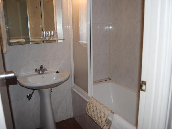 Hotel Peninsular- Porto : photo 2 de la chambre chambre triple