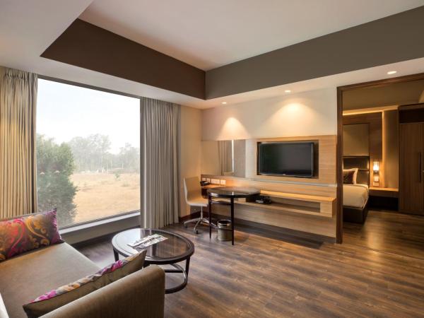 Lemon Tree Hotel, Sector 68, Sohna Road, Gurugram : photo 5 de la chambre two-bedroom suite with 1+1 (happy hours from 5 pm to 9 pm) and 2 pcs of laundry complimentary per room per stay