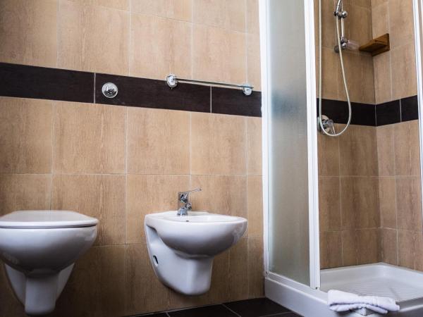 Villa Arazurrina : photo 7 de la chambre chambre triple avec salle de bains privative