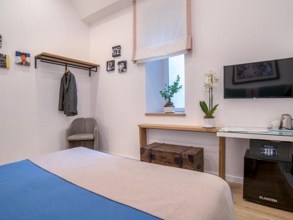 Napoliamo Guest House : photo 3 de la chambre chambre double ou lits jumeaux