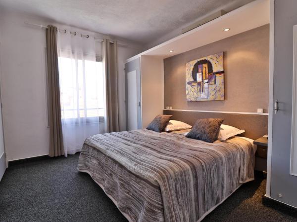 Hôtel le Chardon Bleu : photo 4 de la chambre chambre supérieure sans balcon (2 adultes + 2 enfants) - 2e Étage