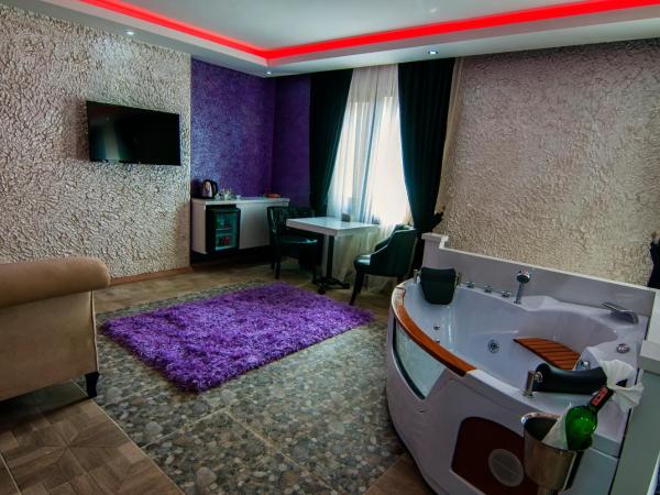Ag Şişli Hotel : photo 2 de la chambre suite de luxe avec bain à remous
