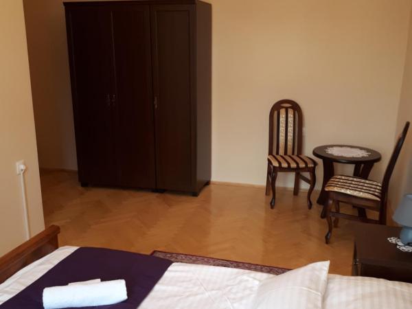 Csanabella House : photo 1 de la chambre chambre double standard avec salle de bains commune