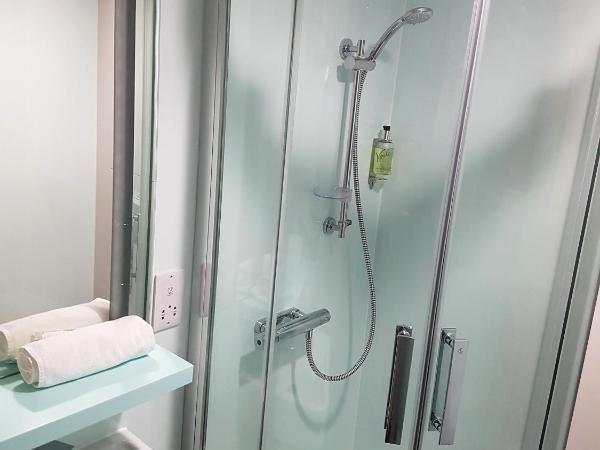 easyHotel Liverpool : photo 8 de la chambre chambre double avec fenêtre