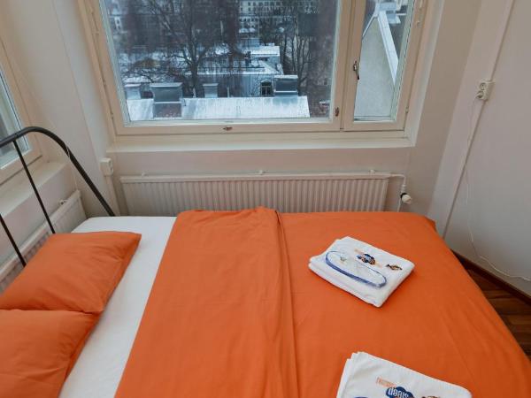 CheapSleep Hostel Helsinki : photo 3 de la chambre chambre double avec salle de bains commune