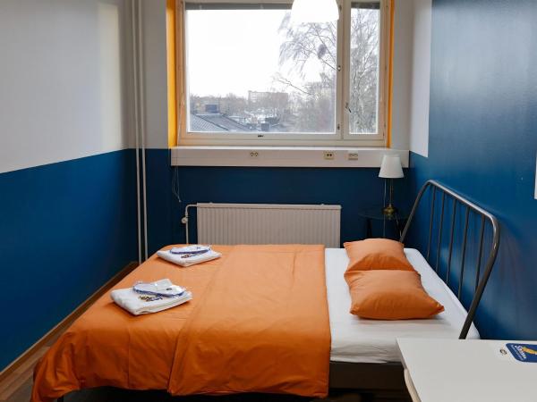 CheapSleep Hostel Helsinki : photo 5 de la chambre chambre double avec salle de bains commune