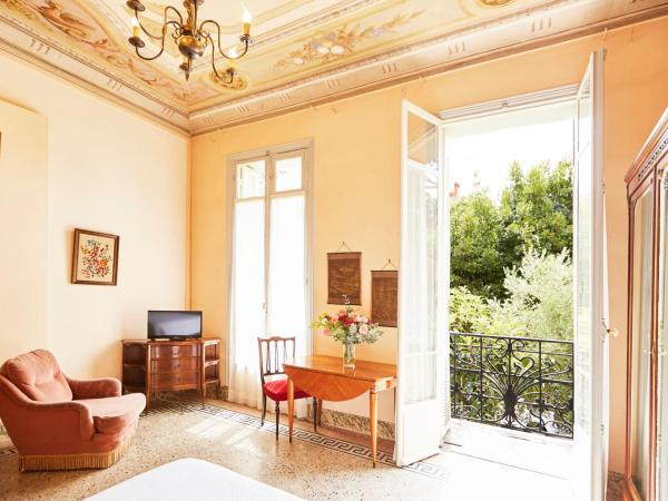 Résidence La Villa Léonie : photo 2 de la chambre studio supérieur avec vue sur le jardin (2 adultes)