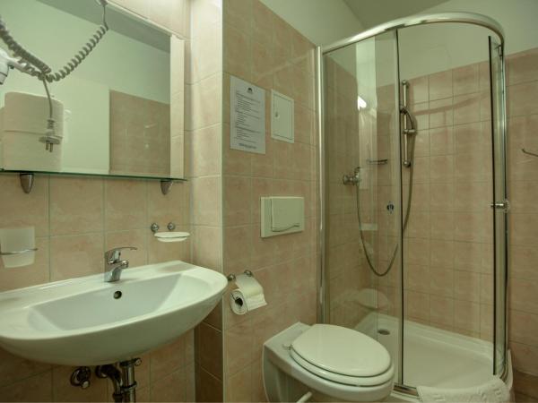 Hotel Pension Bernstein am Kurfürstendamm : photo 2 de la chambre chambre double ou lits jumeaux standard