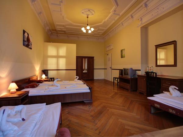 Hotel Pension Bernstein am Kurfürstendamm : photo 1 de la chambre chambre familiale