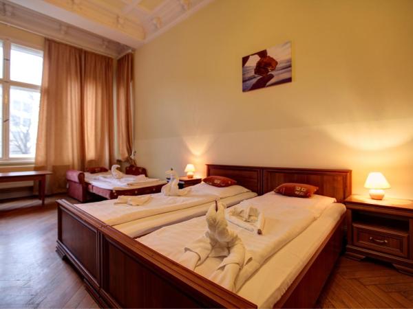 Hotel Pension Bernstein am Kurfürstendamm : photo 4 de la chambre chambre familiale