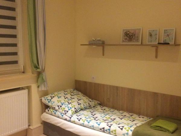 Kathia Pokoje Gościnne : photo 9 de la chambre chambre triple avec salle de bains privative