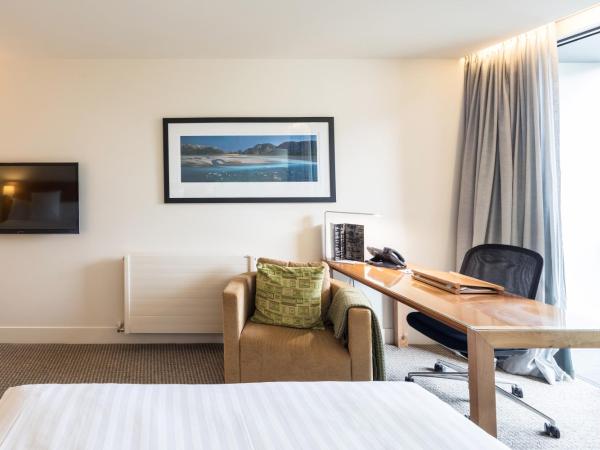 Commodore Airport Hotel Christchurch : photo 5 de la chambre chambre Étage affaires avec 2 lits queen-size