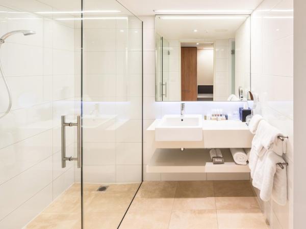 Commodore Airport Hotel Christchurch : photo 6 de la chambre chambre Étage affaires avec 2 lits queen-size